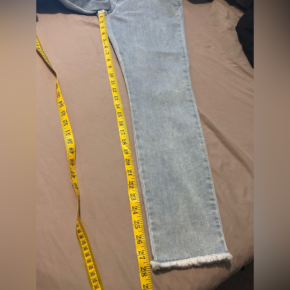 NWT 7 For All Mankind Jen7 Light Wash Cropped Skinny Frayed Jeans Size 6 - Picture 14 of 15